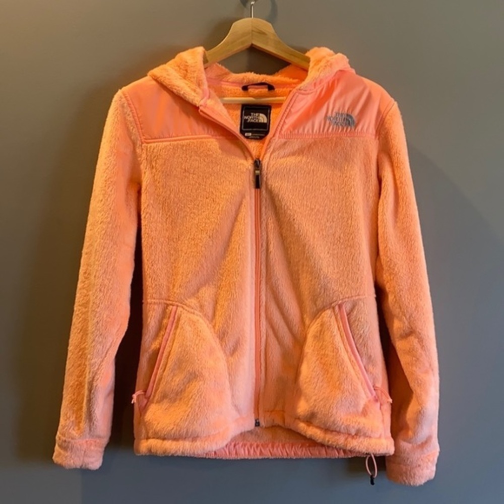 𝅺Women’s North Face Fuzzy Jacket